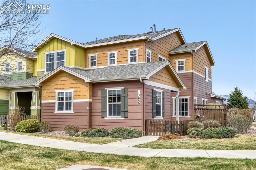 Image 2 of 34: Front of Structure