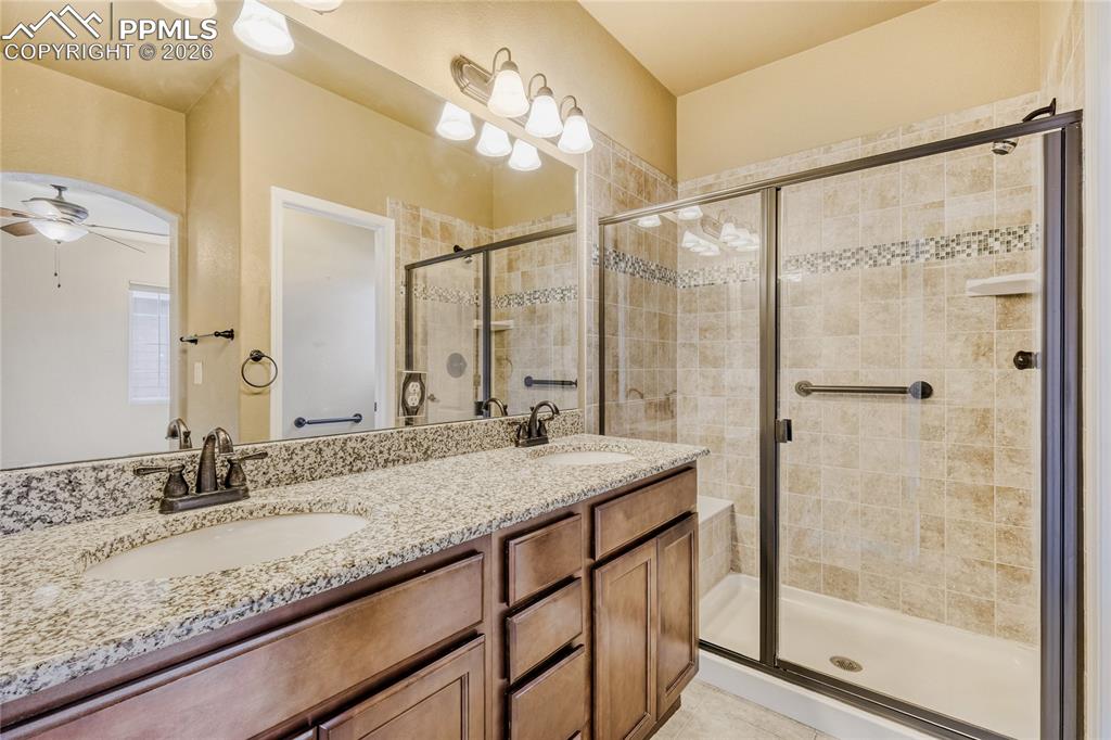 Image 21 of 34: Bathroom