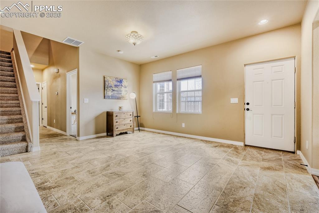 Image 7 of 34: Entry