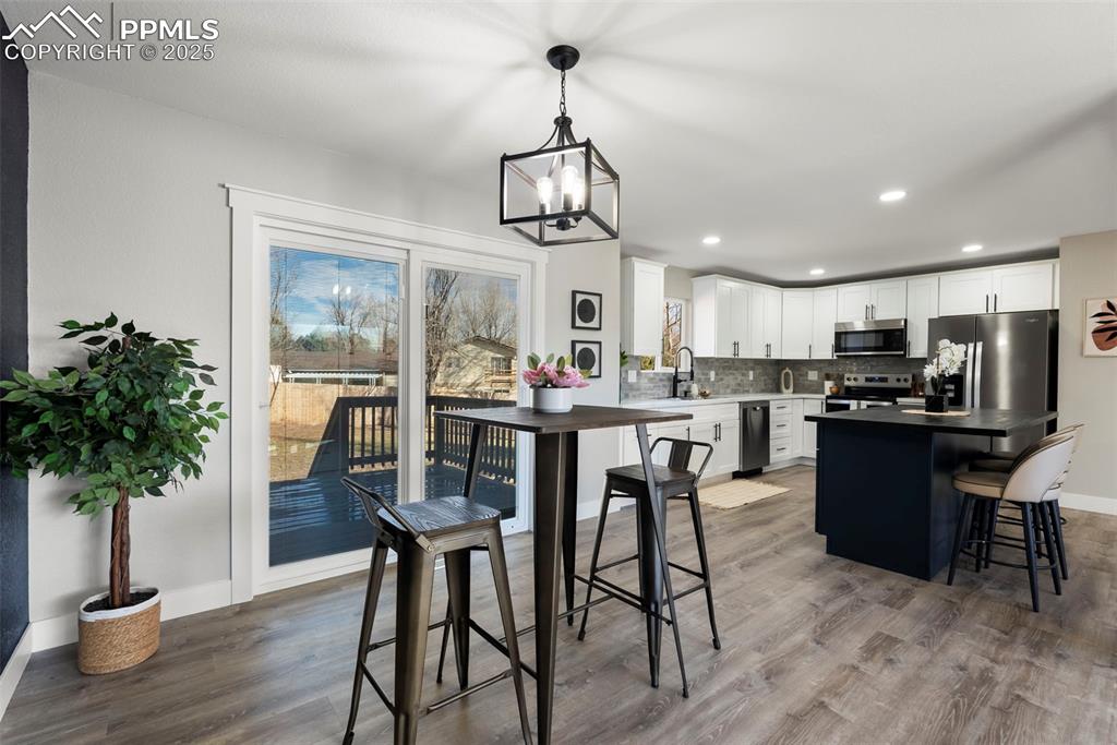 Image 17 of 44: Dining Area