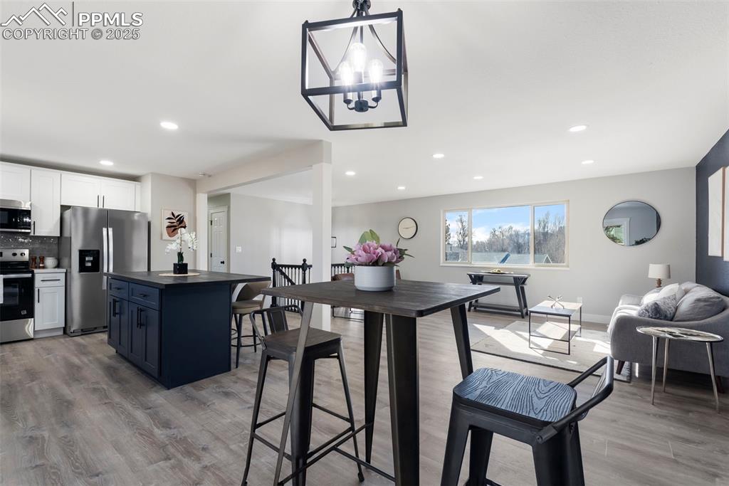 Image 19 of 44: Kitchen