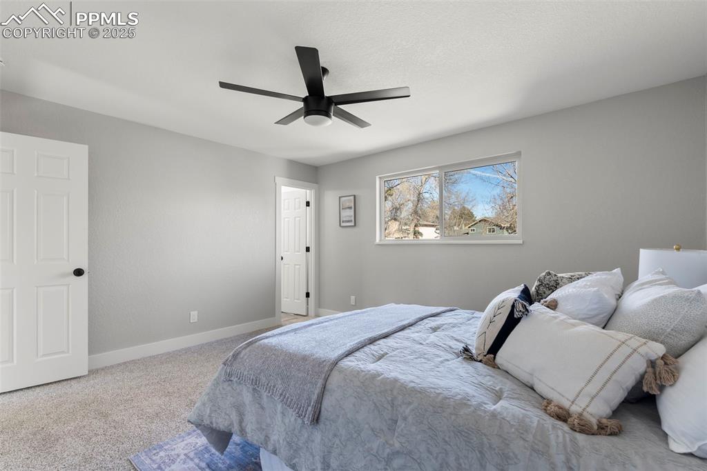 Image 29 of 44: Bedroom