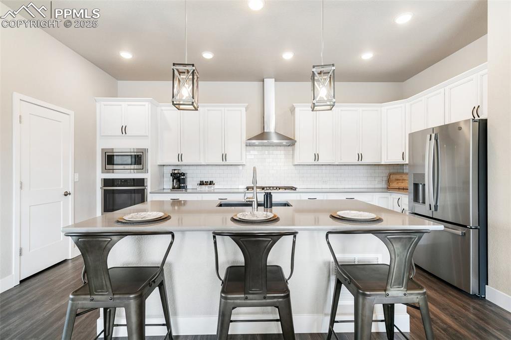 Image 10 of 39: Kitchen