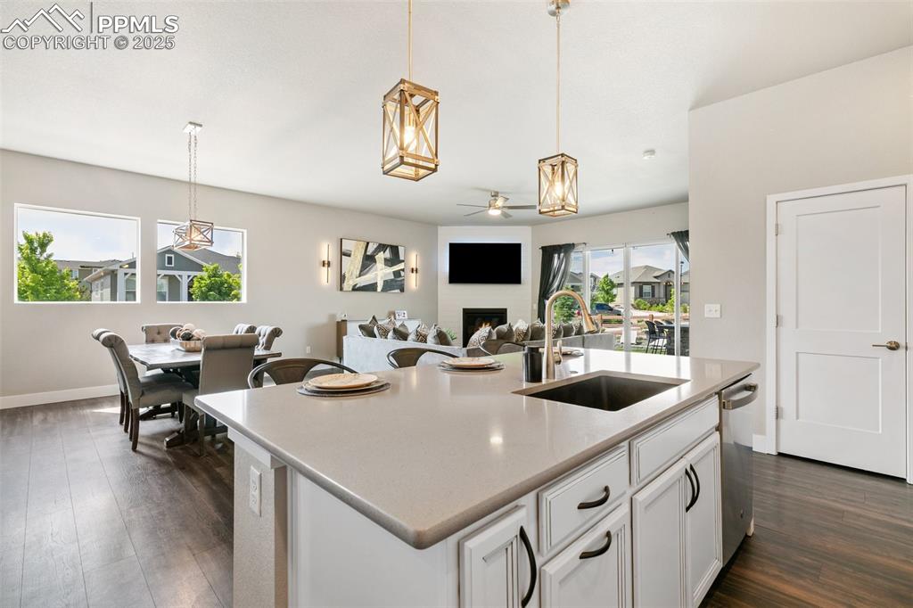 Image 14 of 39: Kitchen