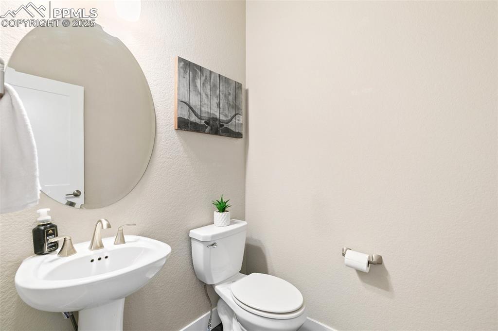 Image 18 of 39: Bathroom