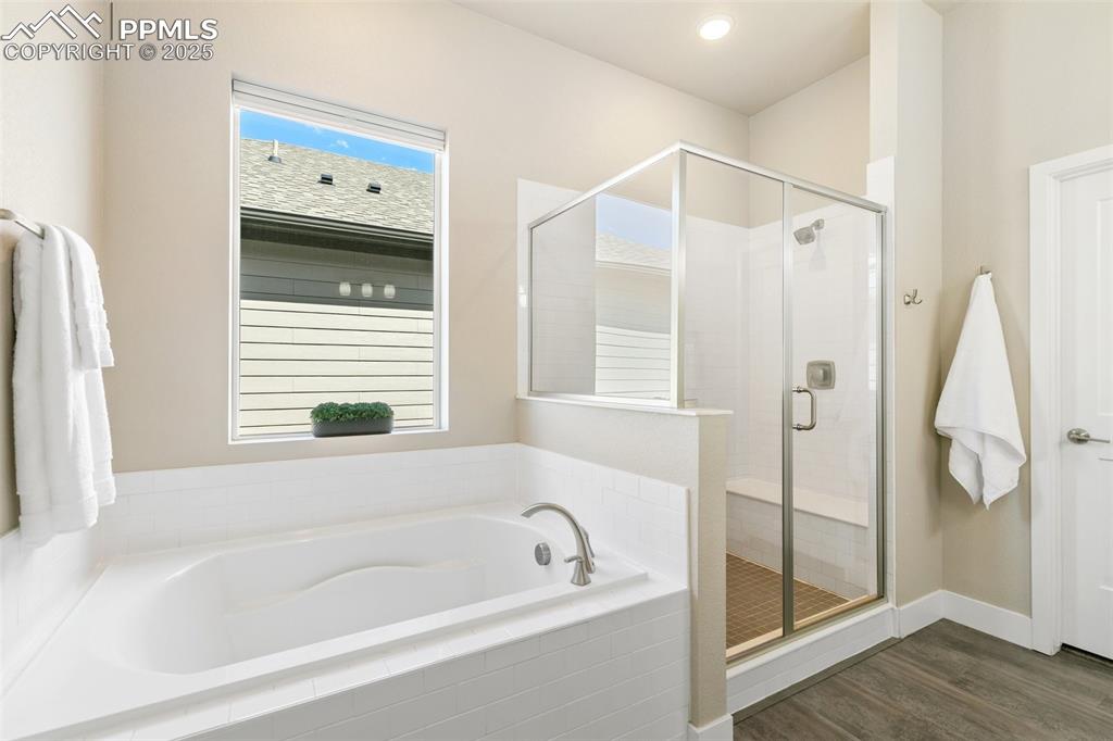 Image 22 of 39: Bathroom