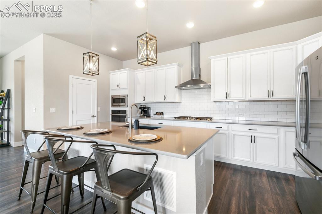 Image 9 of 39: Kitchen