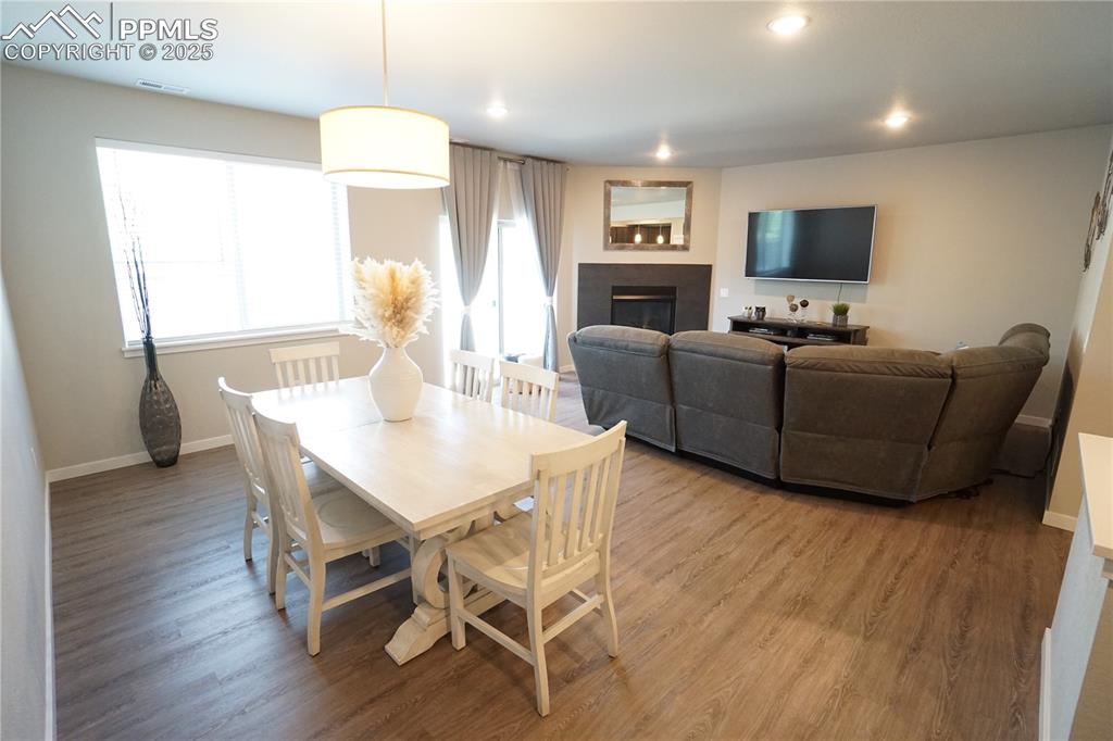 Image 12 of 33: Dining Area