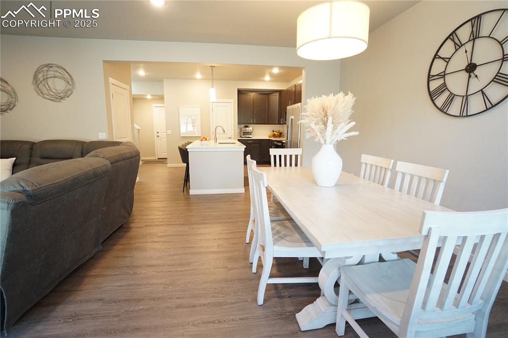 Image 13 of 33: Dining Area