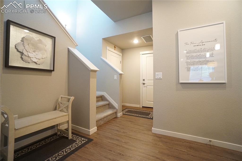 Image 14 of 33: Entry