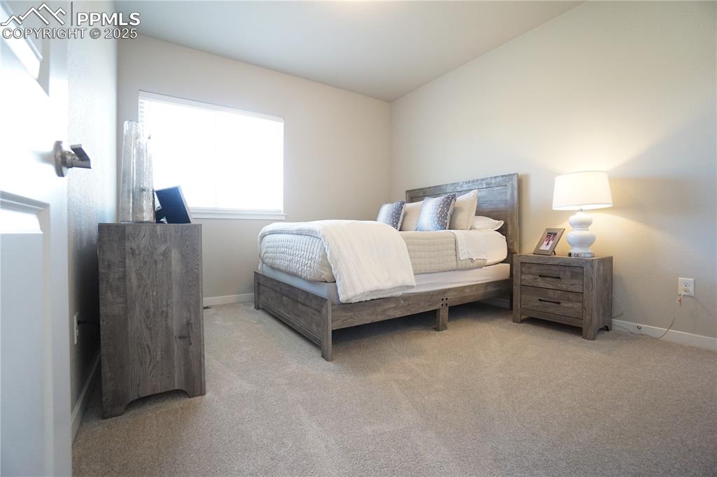 Image 18 of 33: Bedroom