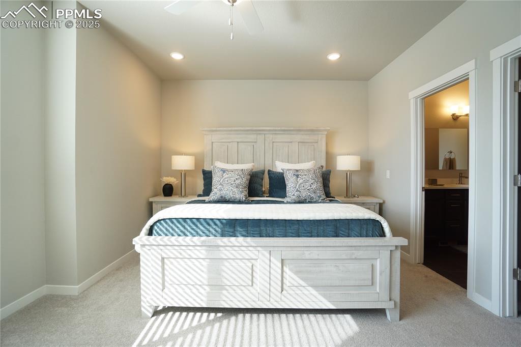 Image 26 of 33: Bedroom