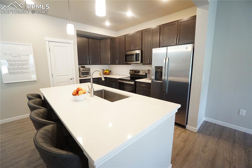 Image 7 of 33: Kitchen