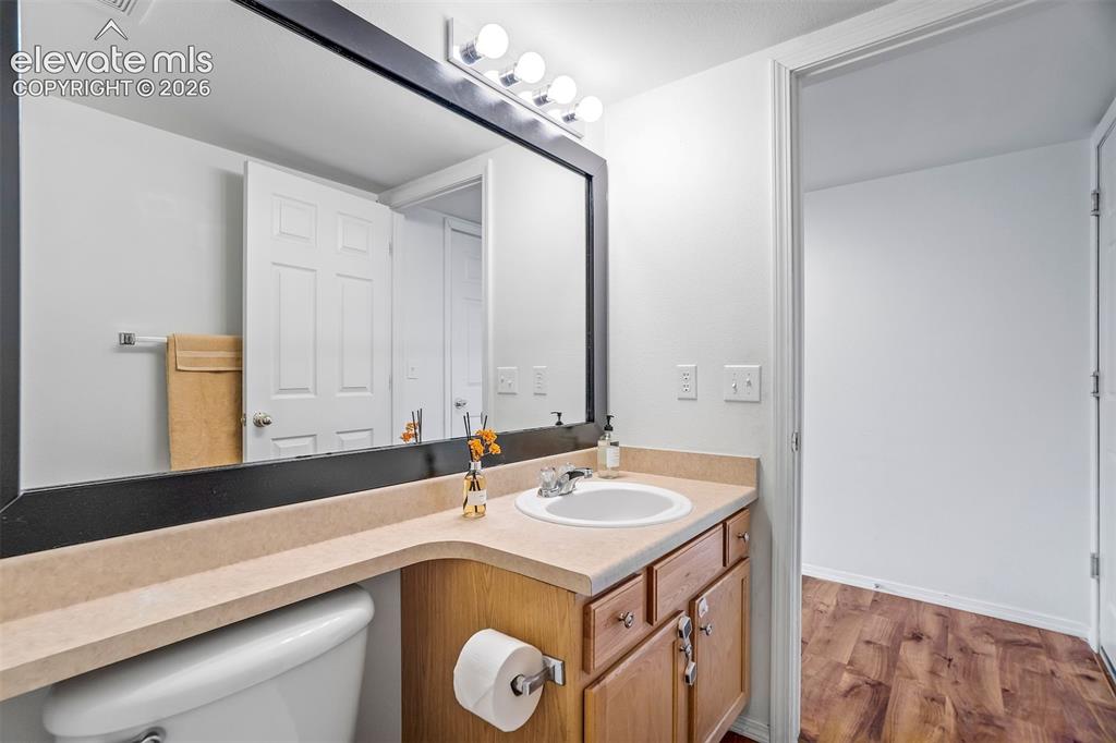 Image 19 of 45: Bathroom