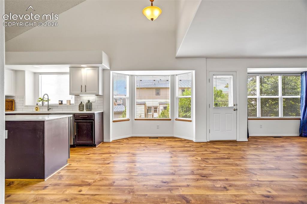 Image 6 of 45: Dining Area