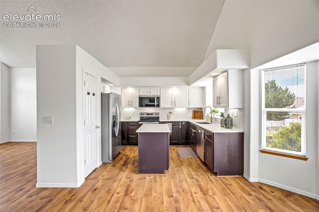 Image 7 of 45: Kitchen