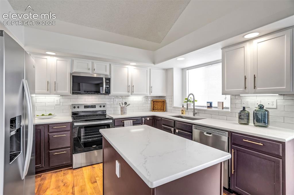 Image 8 of 45: Kitchen