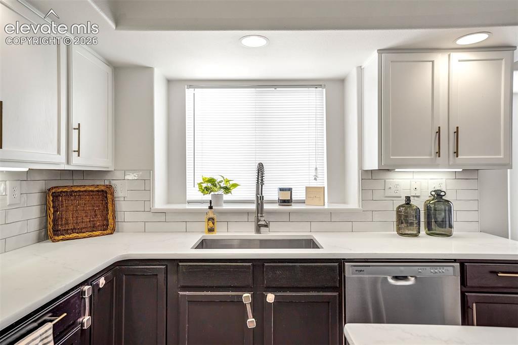 Image 9 of 45: Kitchen