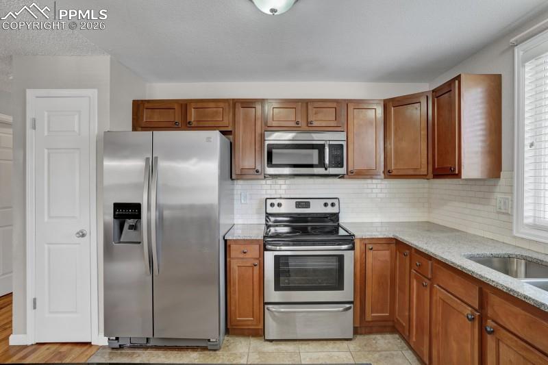 Image 12 of 26: Kitchen