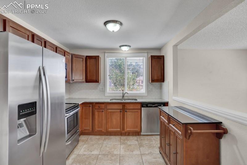 Image 13 of 26: Kitchen