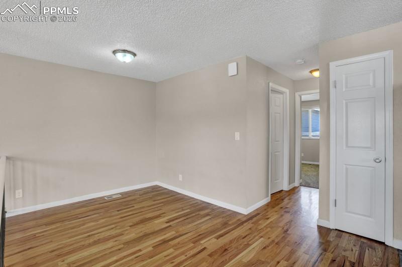 Image 14 of 26: Dining Room