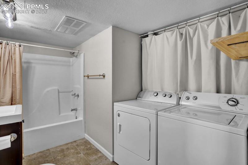 Image 26 of 26: Laundry