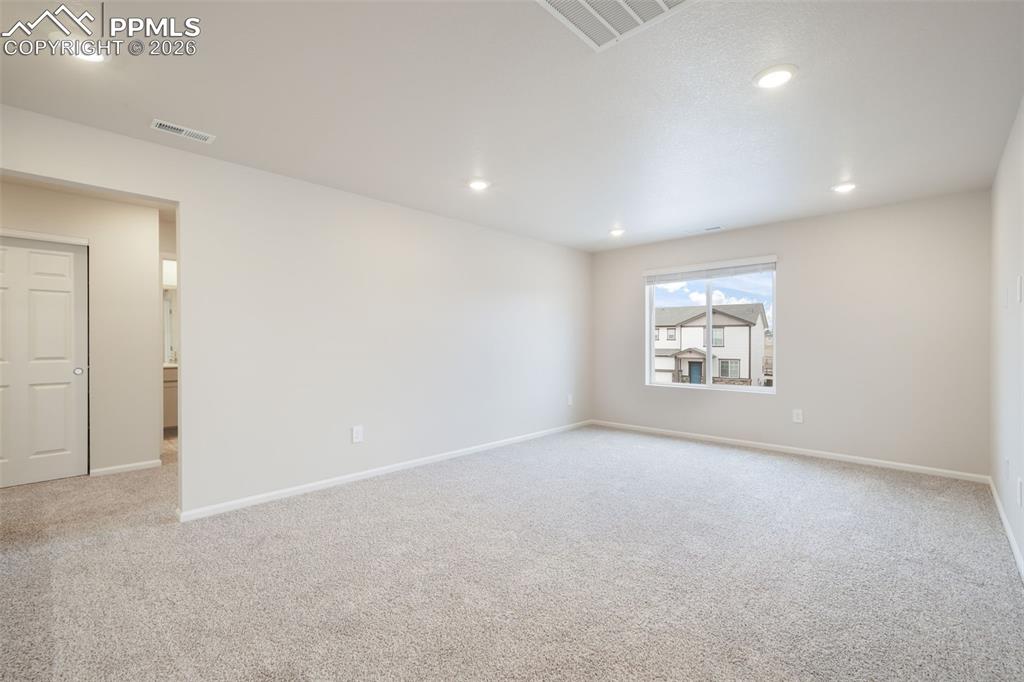 Image 29 of 50: Loft Upstairs