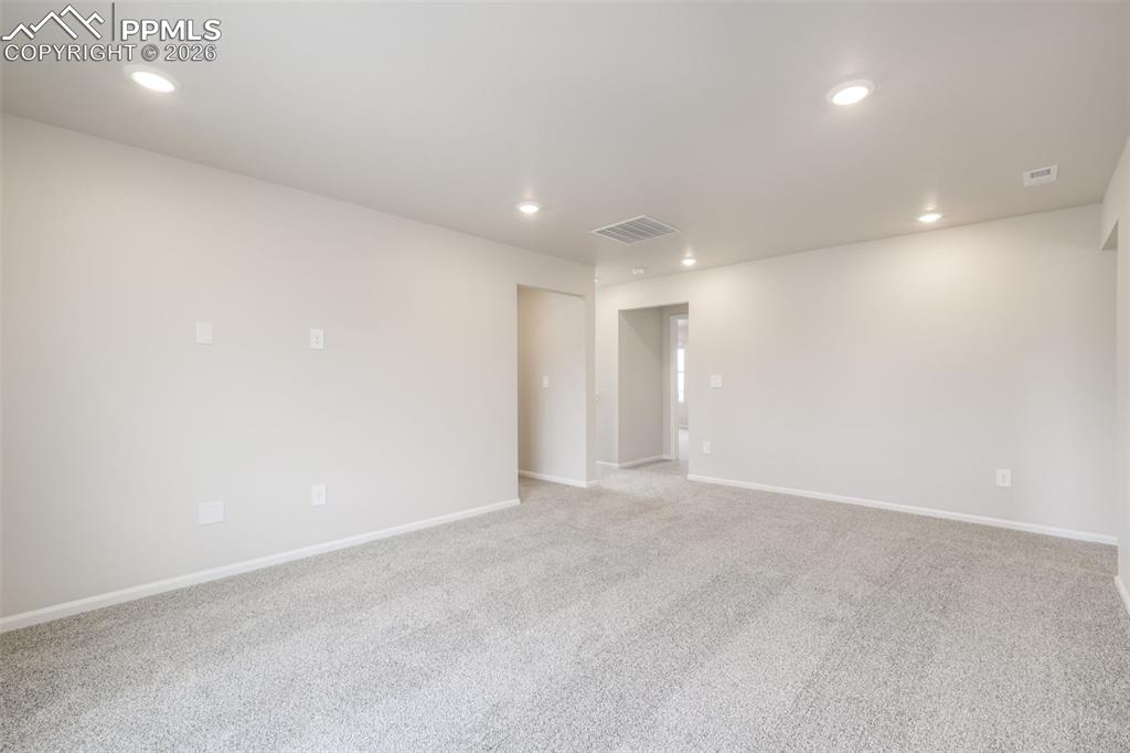 Image 30 of 50: Loft upstairs