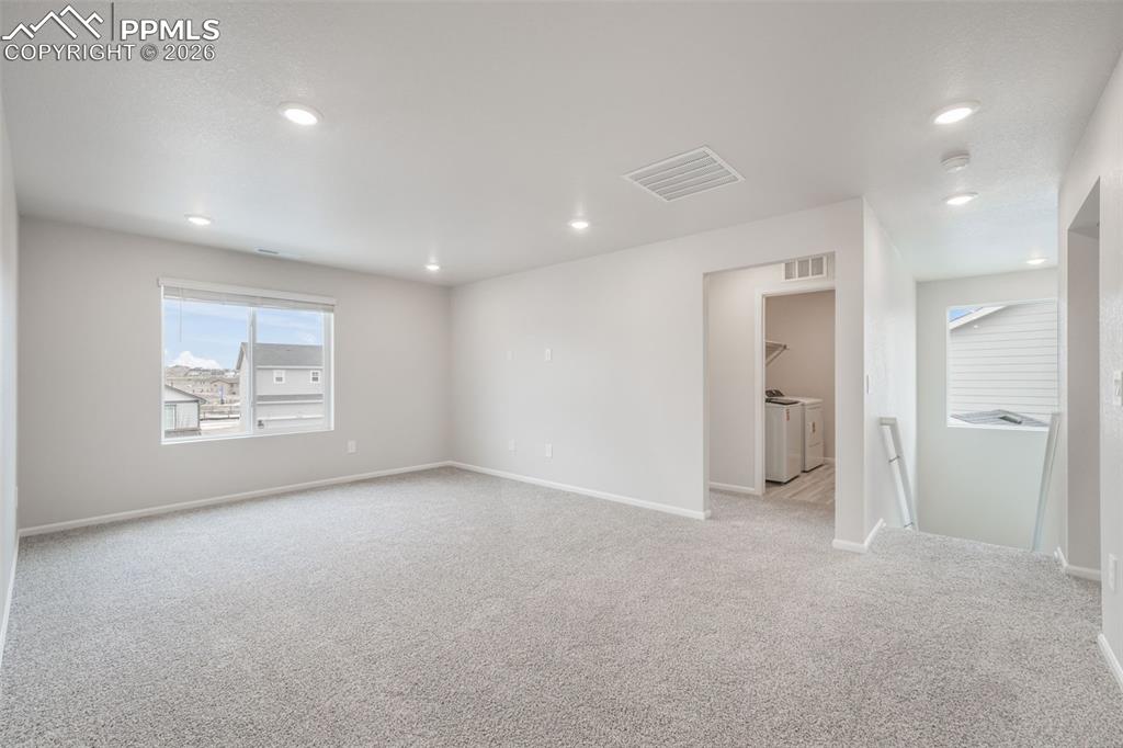 Image 31 of 50: Loft upstairs