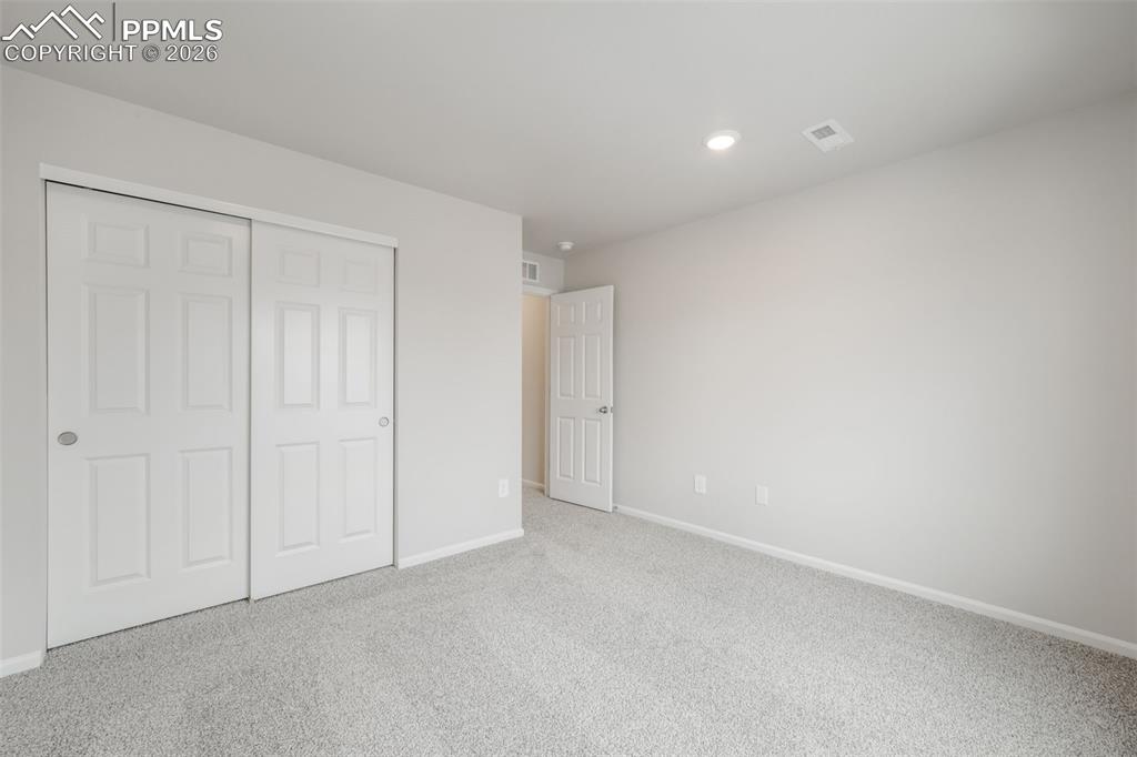 Image 35 of 50: Guest bedroom