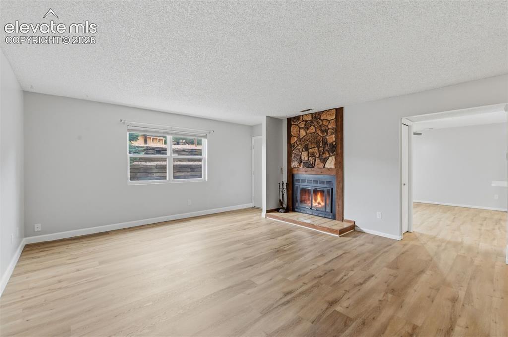 Image 8 of 31: Living Room