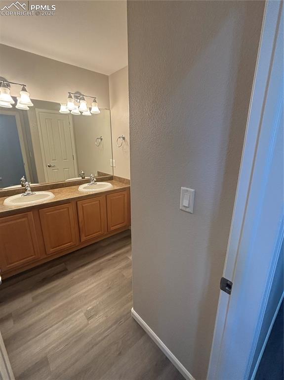 Image 14 of 24: Full bathroom 