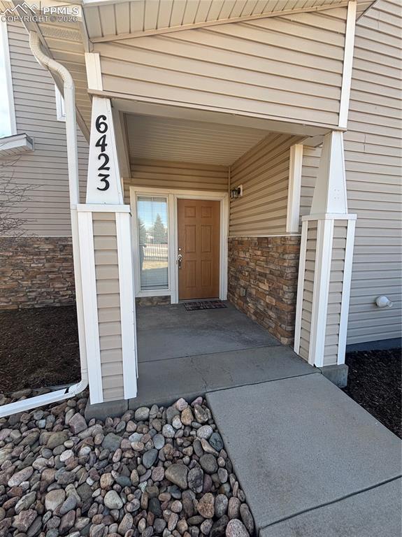 Image 2 of 24: Covered Patio enty