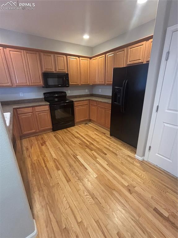 Image 5 of 24: Kitchen