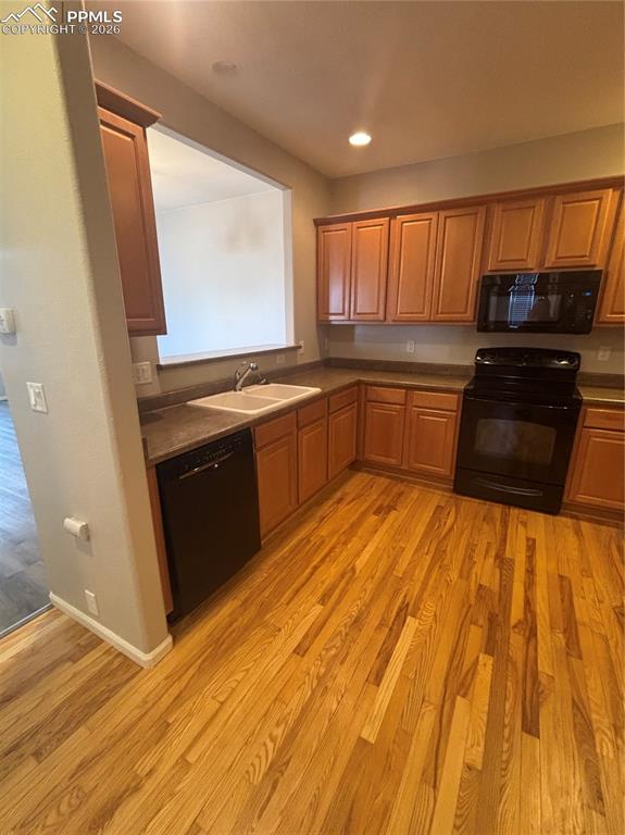 Image 6 of 24: Kitchen