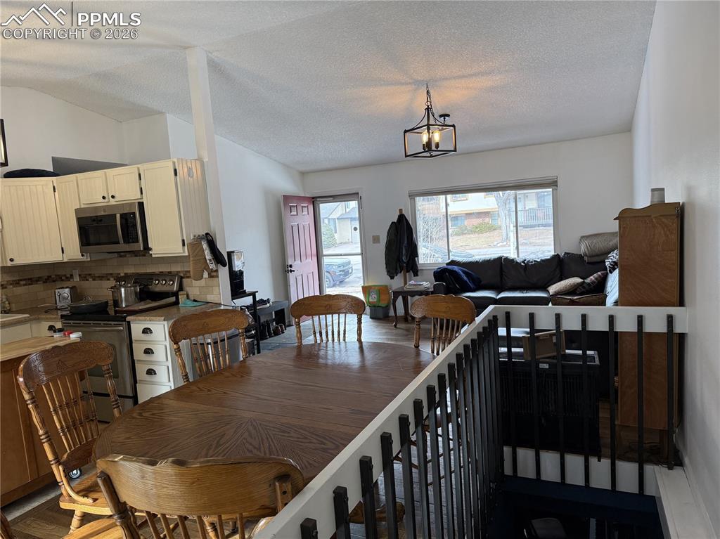 Image 11 of 37: Dining Area