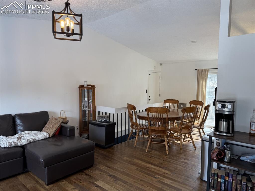 Image 12 of 37: Dining Area