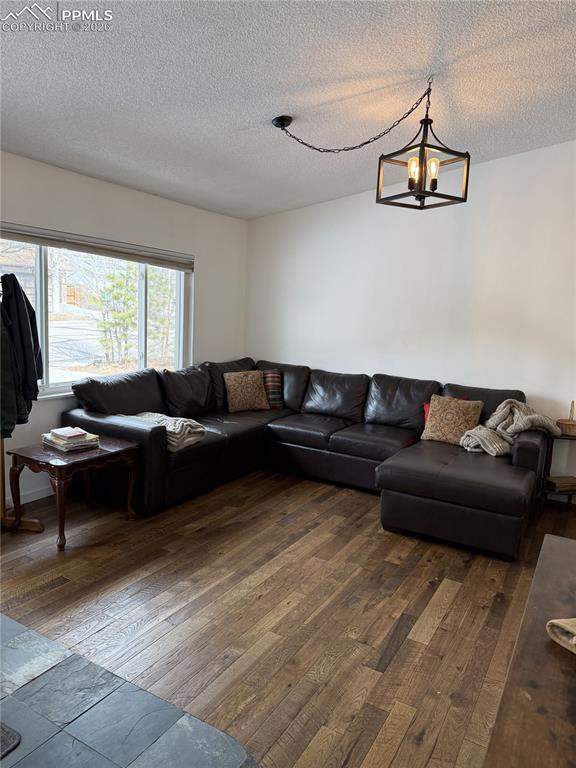 Image 16 of 37: Living Room