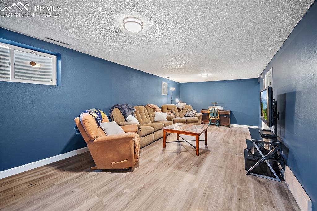 Image 18 of 37: Family Room