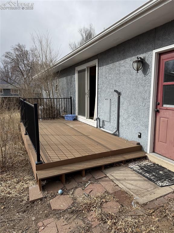 Image 33 of 37: Deck