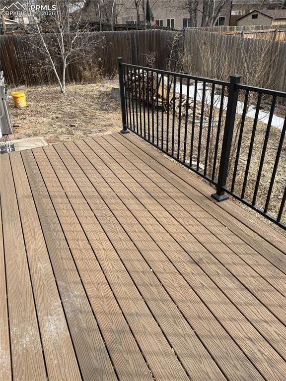 Image 34 of 37: Deck