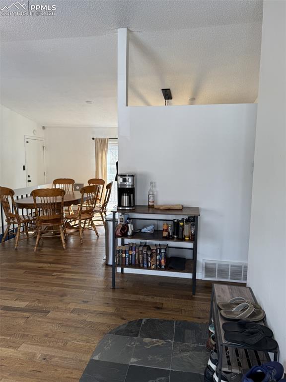 Image 9 of 37: Entry