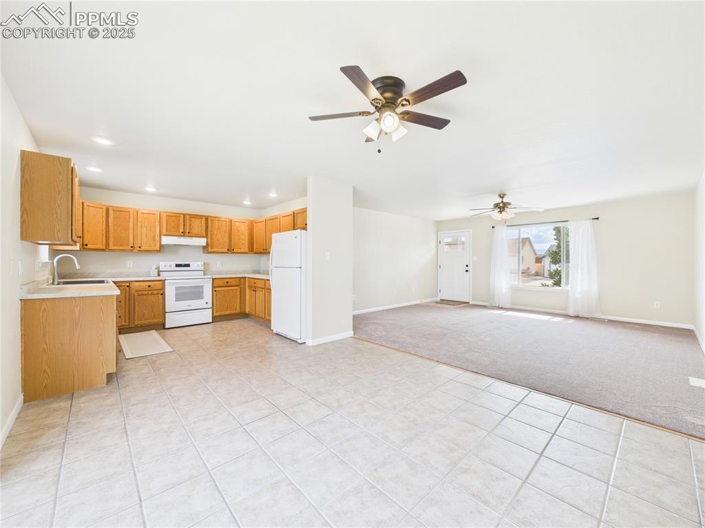 Image 10 of 36: Kitchen