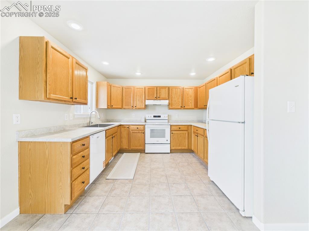 Image 11 of 36: Kitchen