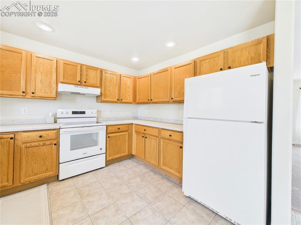 Image 13 of 36: Kitchen