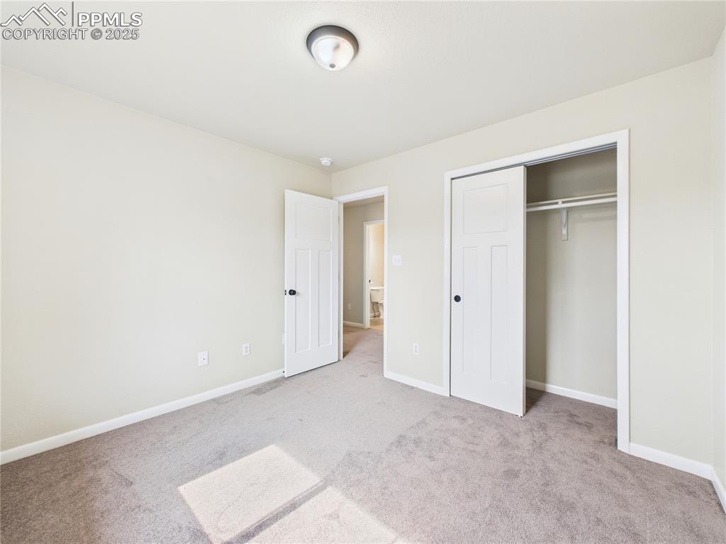 Image 21 of 36: Bedroom