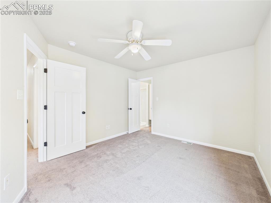 Image 25 of 36: Bedroom