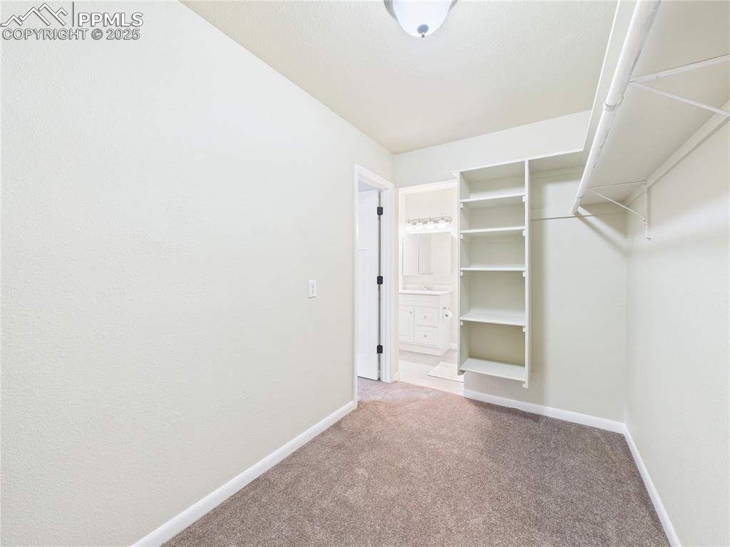 Image 27 of 36: Closet