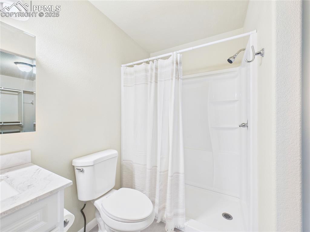 Image 29 of 36: Bathroom