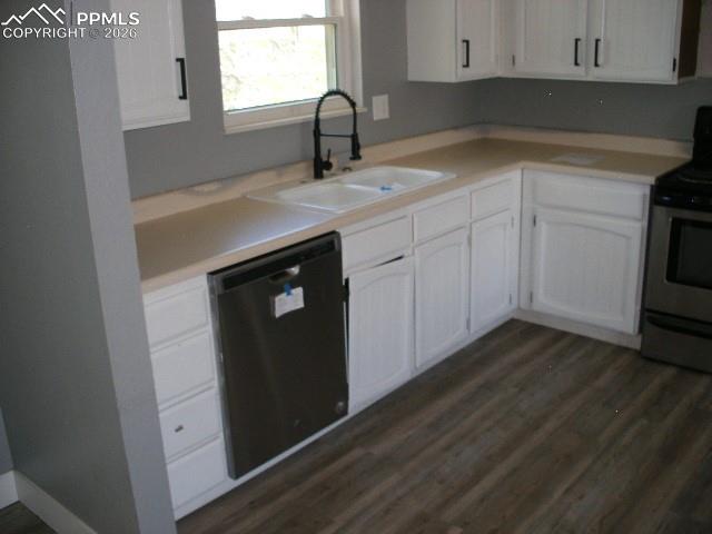Image 14 of 48: Kitchen